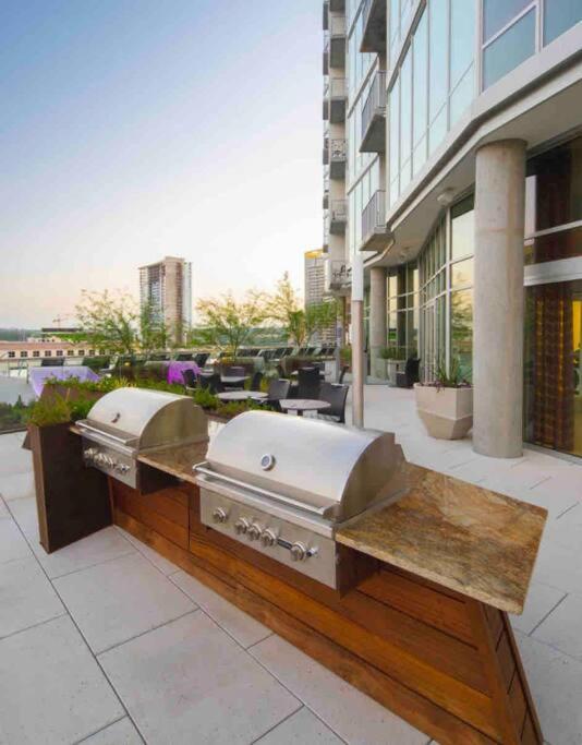 Indulge In Luxury Living 2 Bedroom Gem In The Heart Of Austin With Pool, Gym, And Breathtaking Views エクステリア 写真