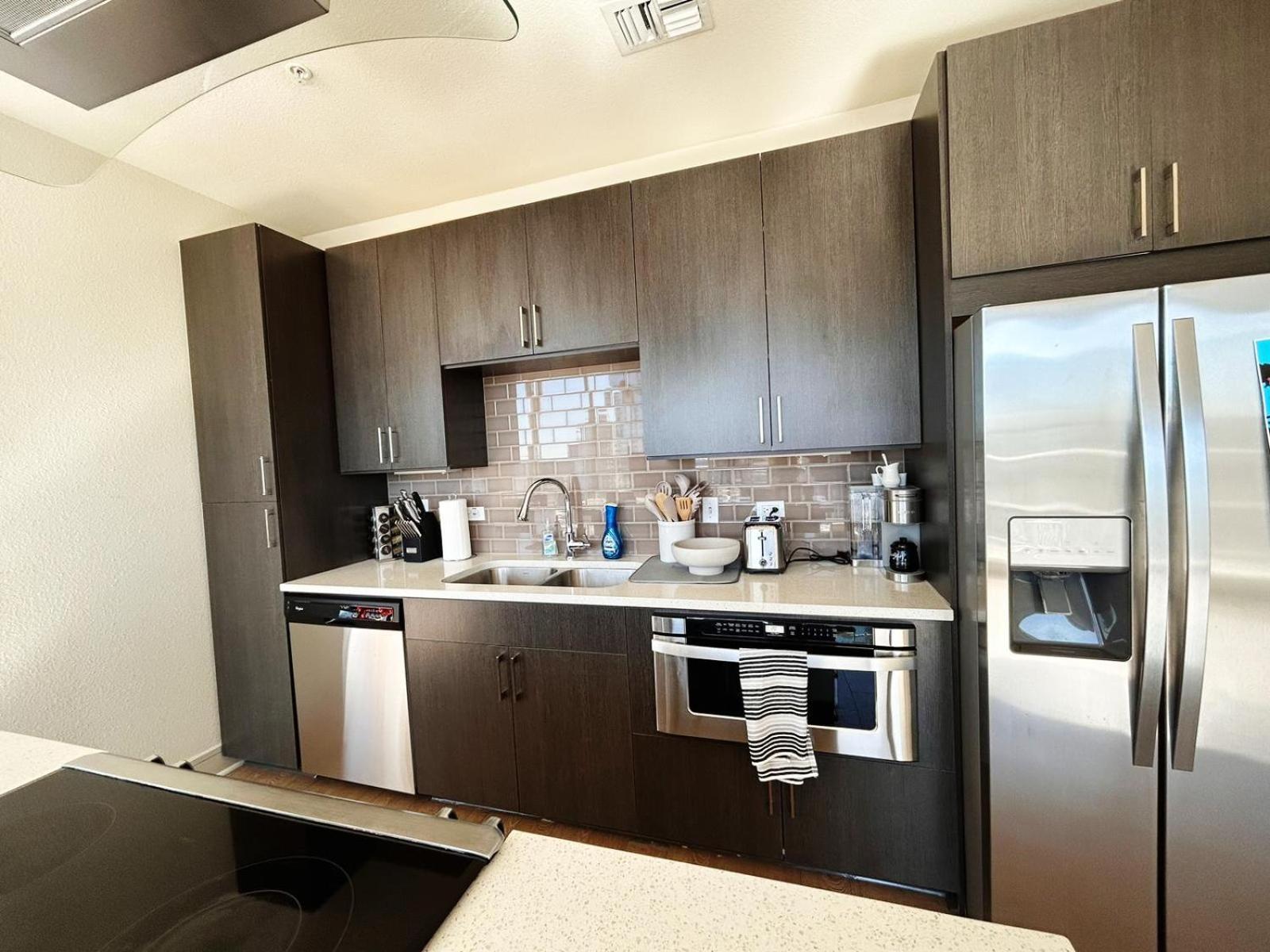Indulge In Luxury Living 2 Bedroom Gem In The Heart Of Austin With Pool, Gym, And Breathtaking Views エクステリア 写真