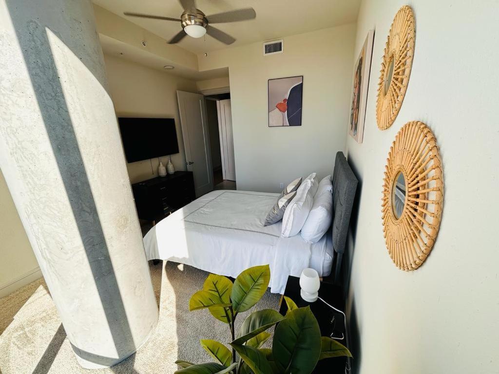 Indulge In Luxury Living 2 Bedroom Gem In The Heart Of Austin With Pool, Gym, And Breathtaking Views エクステリア 写真