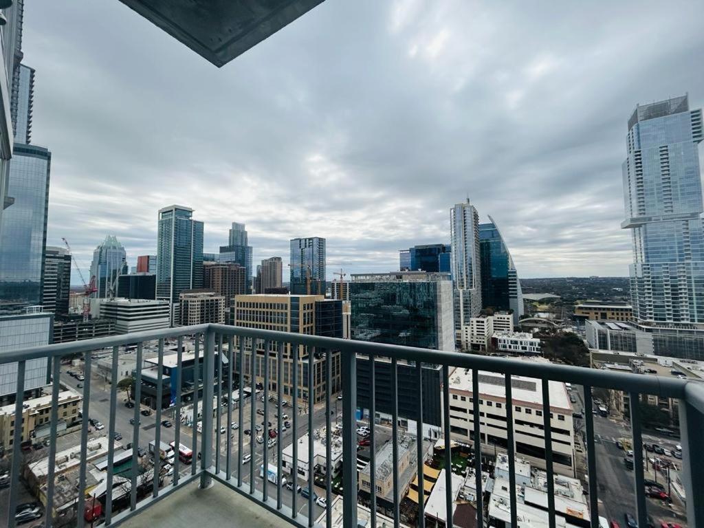 Indulge In Luxury Living 2 Bedroom Gem In The Heart Of Austin With Pool, Gym, And Breathtaking Views エクステリア 写真