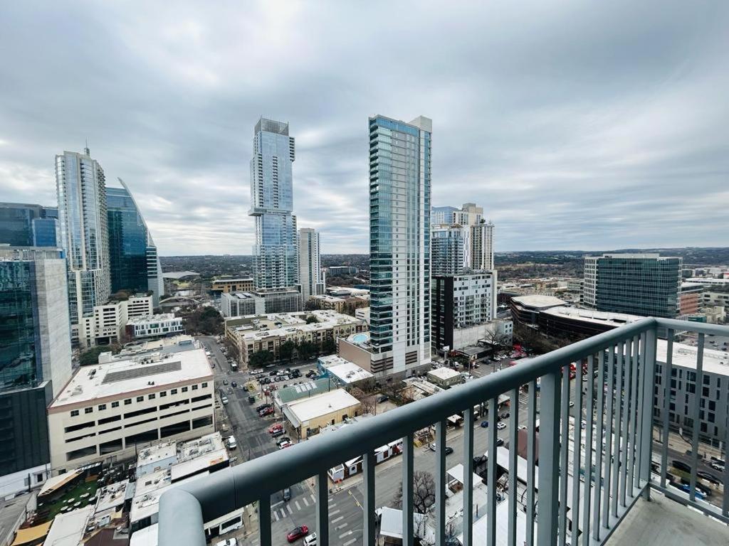 Indulge In Luxury Living 2 Bedroom Gem In The Heart Of Austin With Pool, Gym, And Breathtaking Views エクステリア 写真